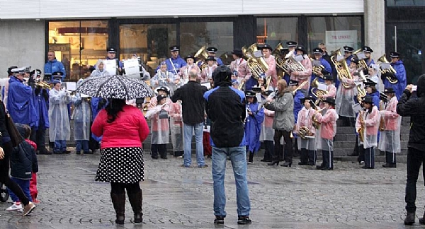 Felles speling av Gammel jegermarsj og Dixieland strut med Rosseland og Bryne skulekorps, foto Erling Dagsland
Felles speling av Gammel jegermarsj og Dixieland strut med Rosseland og Bryne skulekorps, foto Erling Dagsland